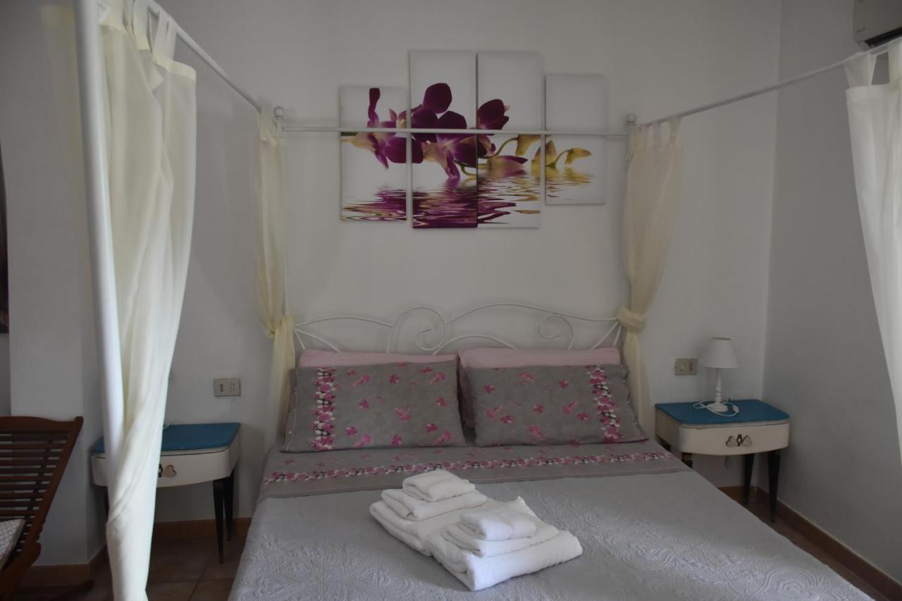 Bed And Breakfast Le Petunie Bari Sardo Exteriör bild