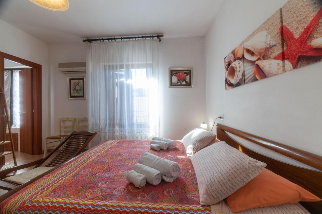 Bed And Breakfast Le Petunie Bari Sardo Exteriör bild