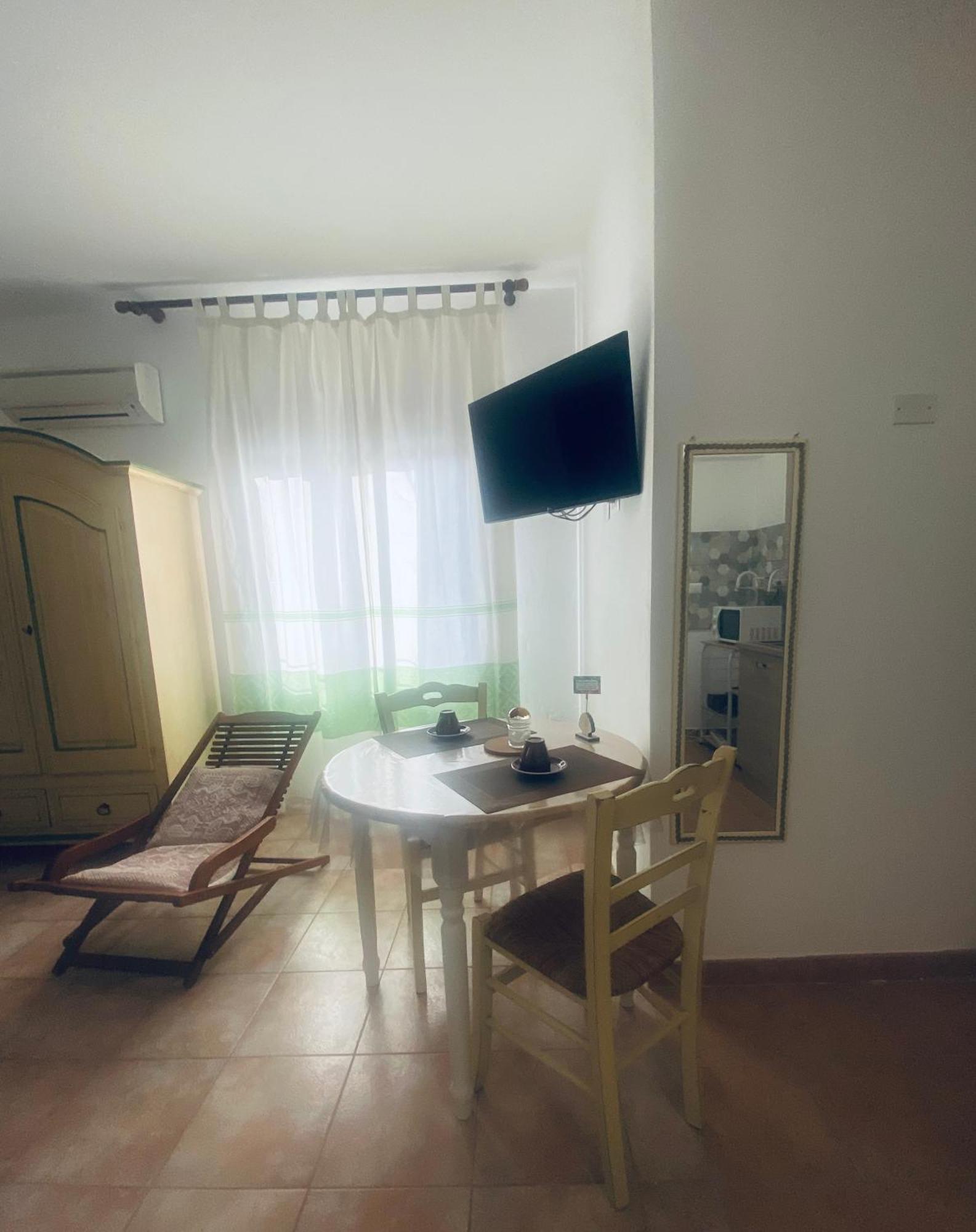 Bed And Breakfast Le Petunie Bari Sardo Exteriör bild