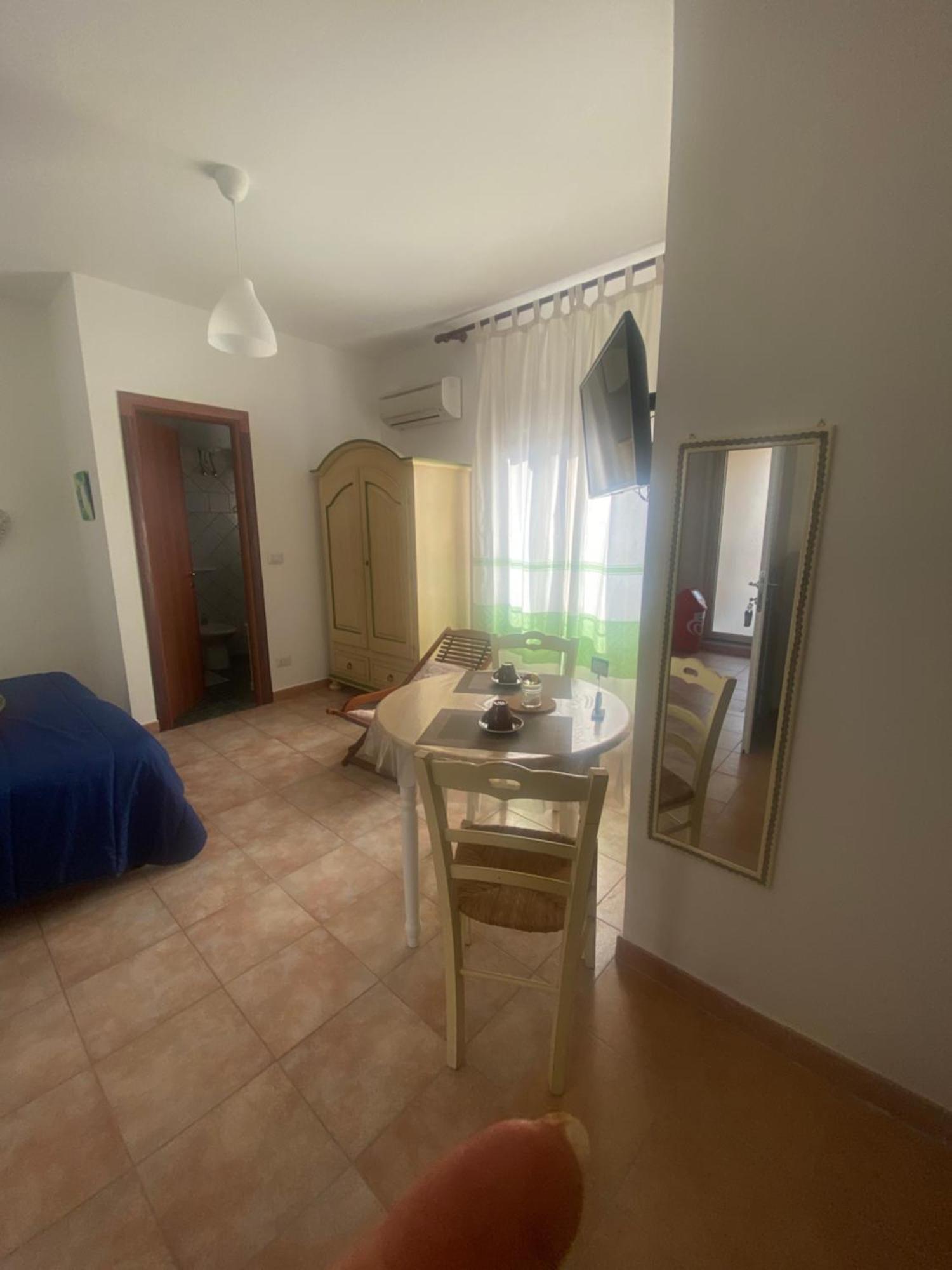 Bed And Breakfast Le Petunie Bari Sardo Exteriör bild