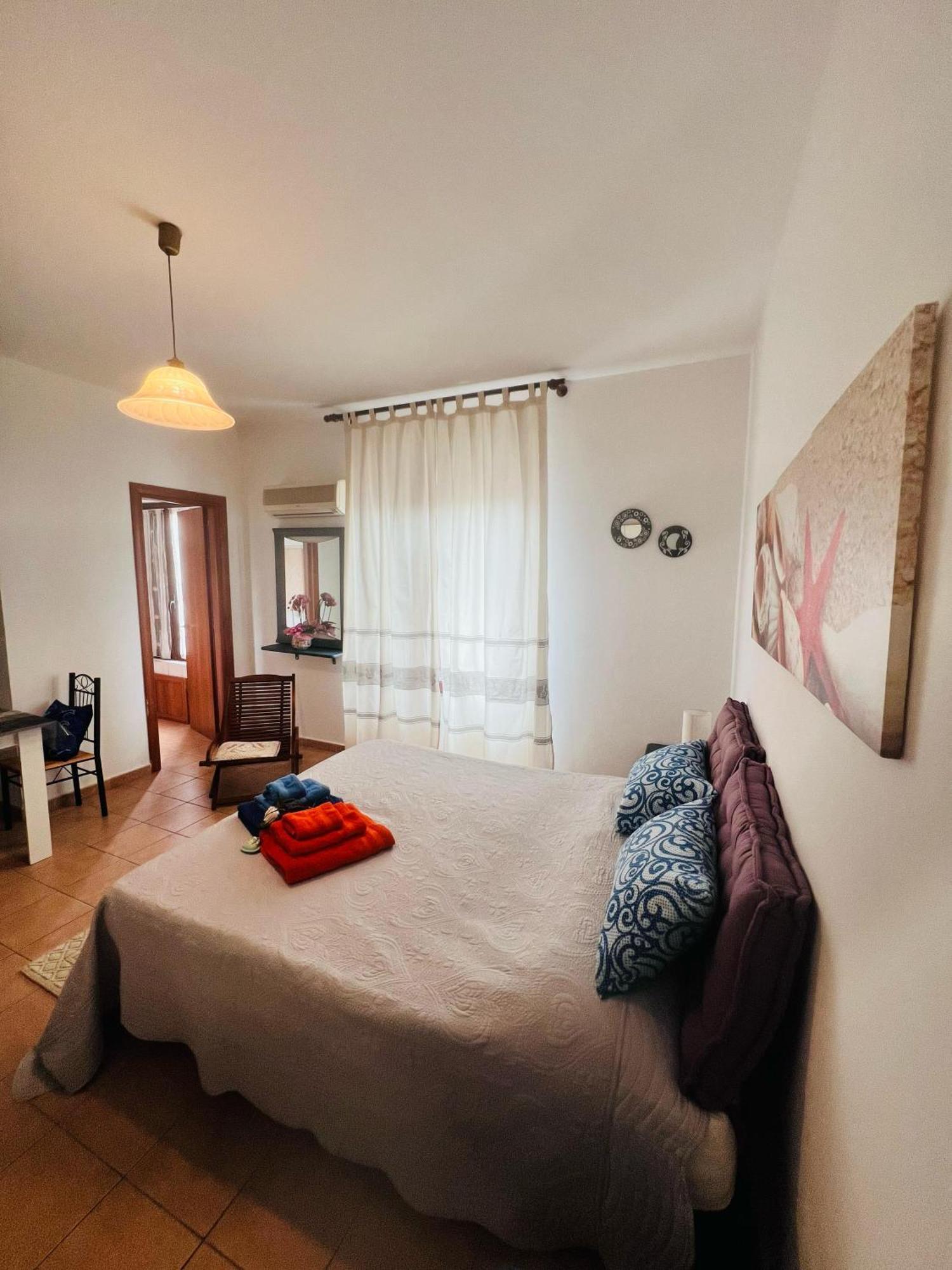 Bed And Breakfast Le Petunie Bari Sardo Exteriör bild