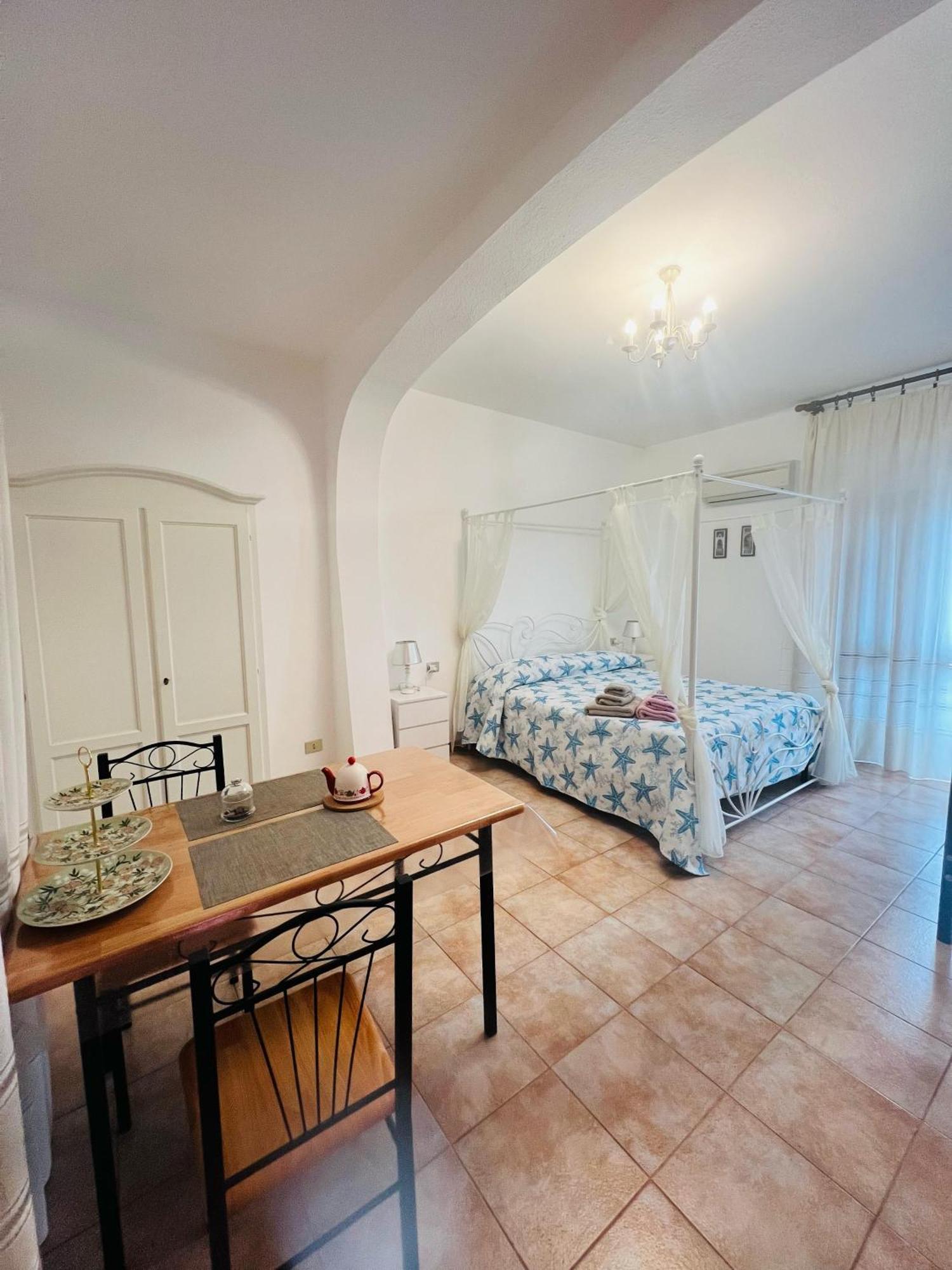 Bed And Breakfast Le Petunie Bari Sardo Exteriör bild