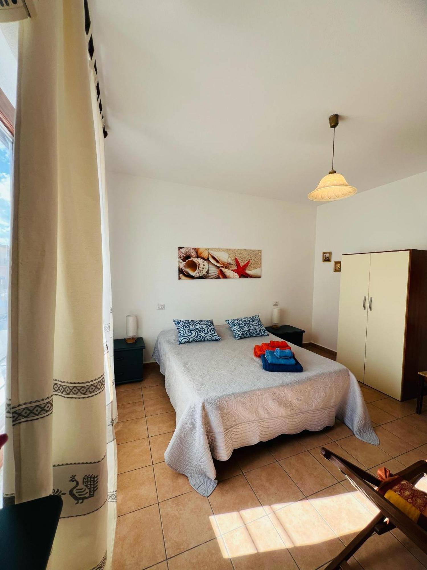 Bed And Breakfast Le Petunie Bari Sardo Exteriör bild