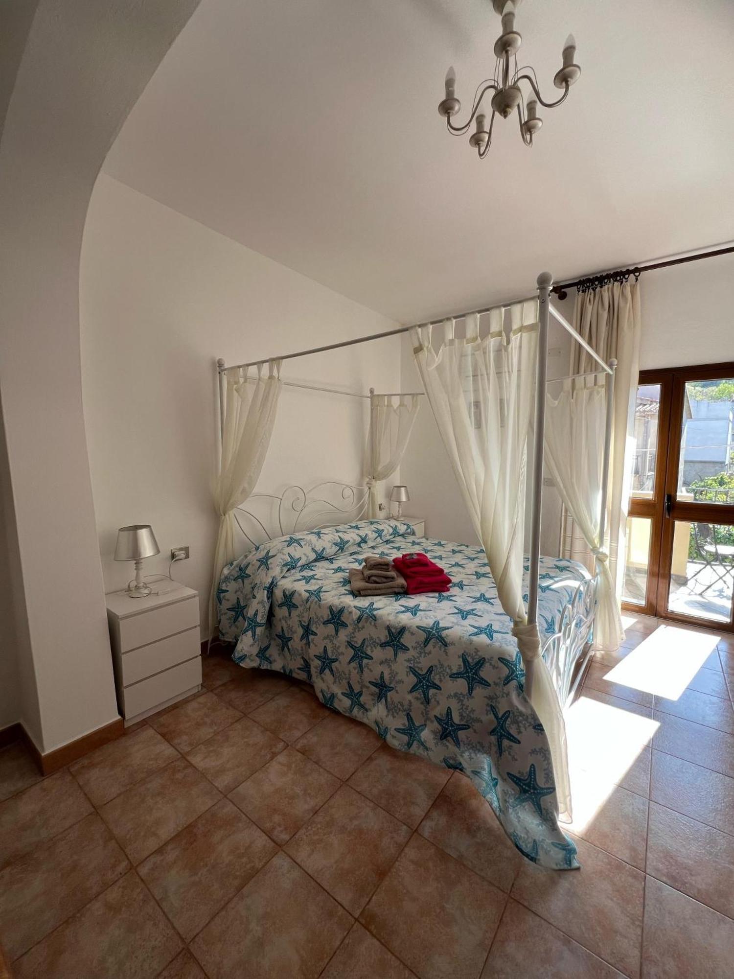 Bed And Breakfast Le Petunie Bari Sardo Exteriör bild