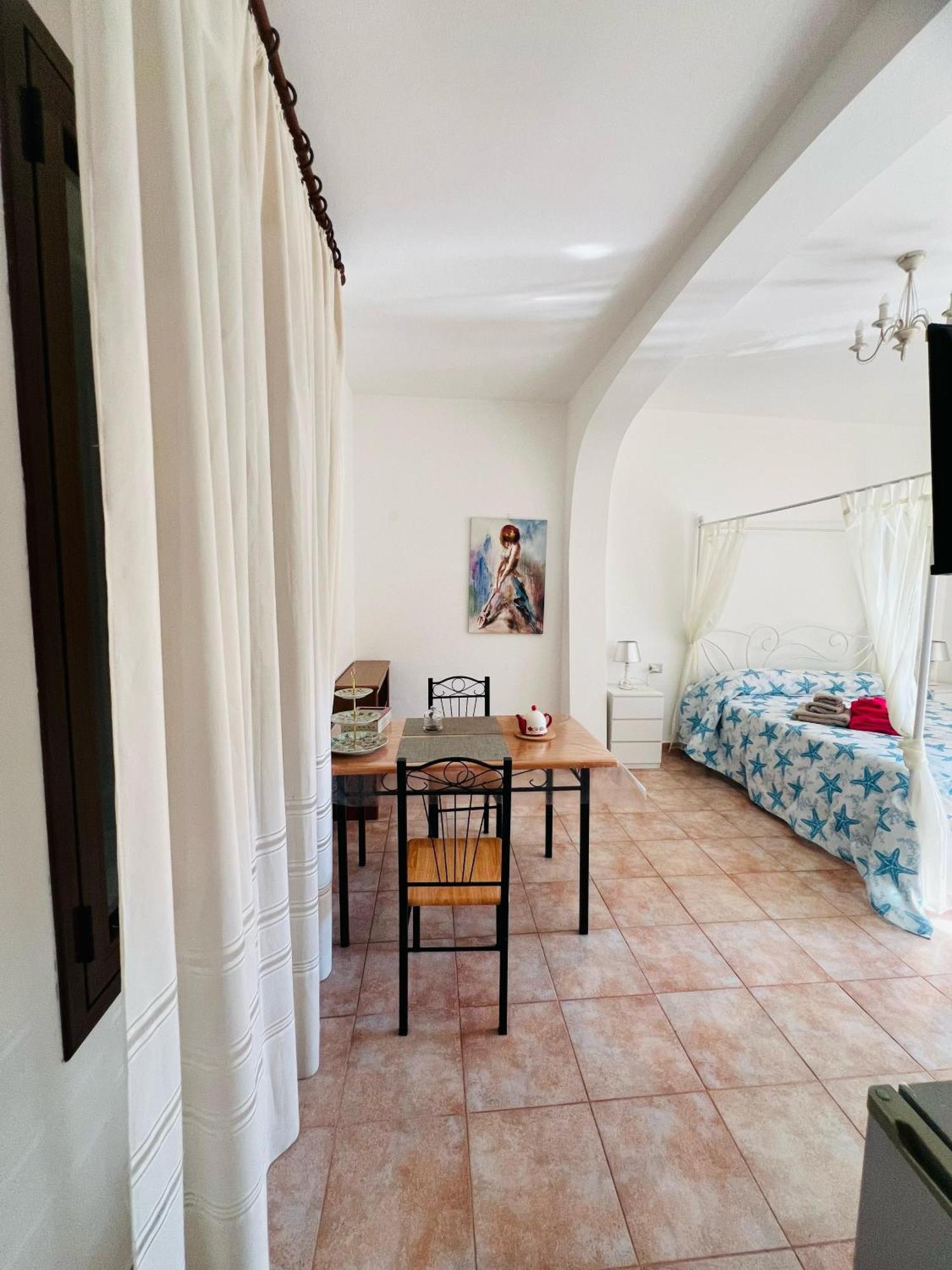 Bed And Breakfast Le Petunie Bari Sardo Exteriör bild