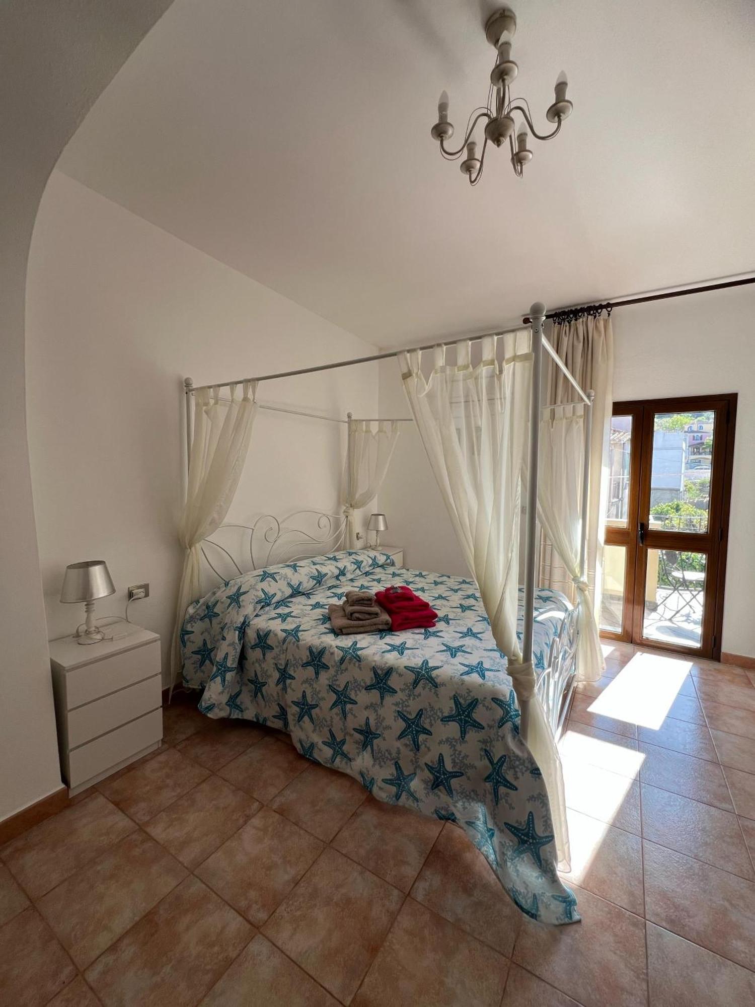 Bed And Breakfast Le Petunie Bari Sardo Exteriör bild