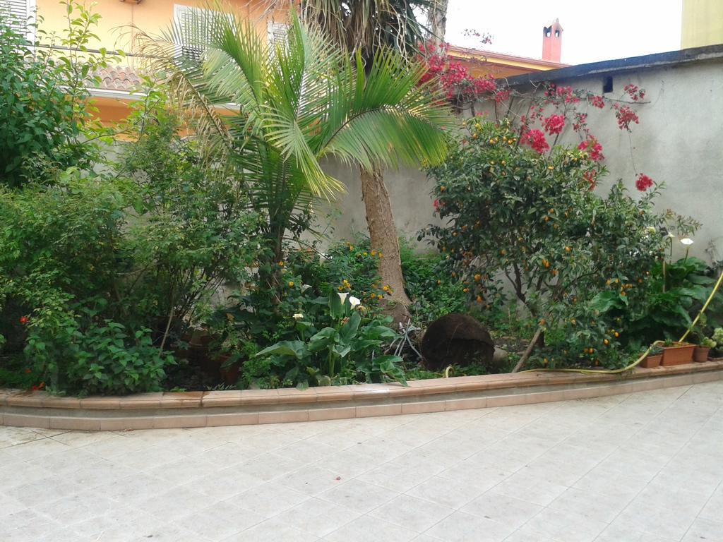 Bed And Breakfast Le Petunie Bari Sardo Exteriör bild