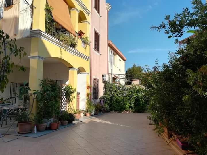 Bed And Breakfast Le Petunie Bari Sardo Exteriör bild