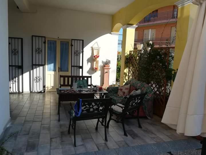Bed And Breakfast Le Petunie Bari Sardo Exteriör bild